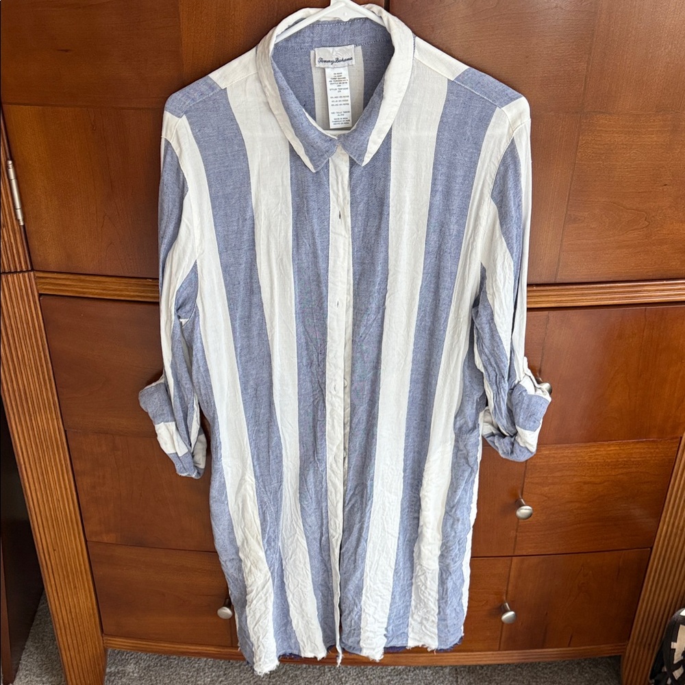 Tommy Bahama blue and Cream Striped women’s Shirt size xl